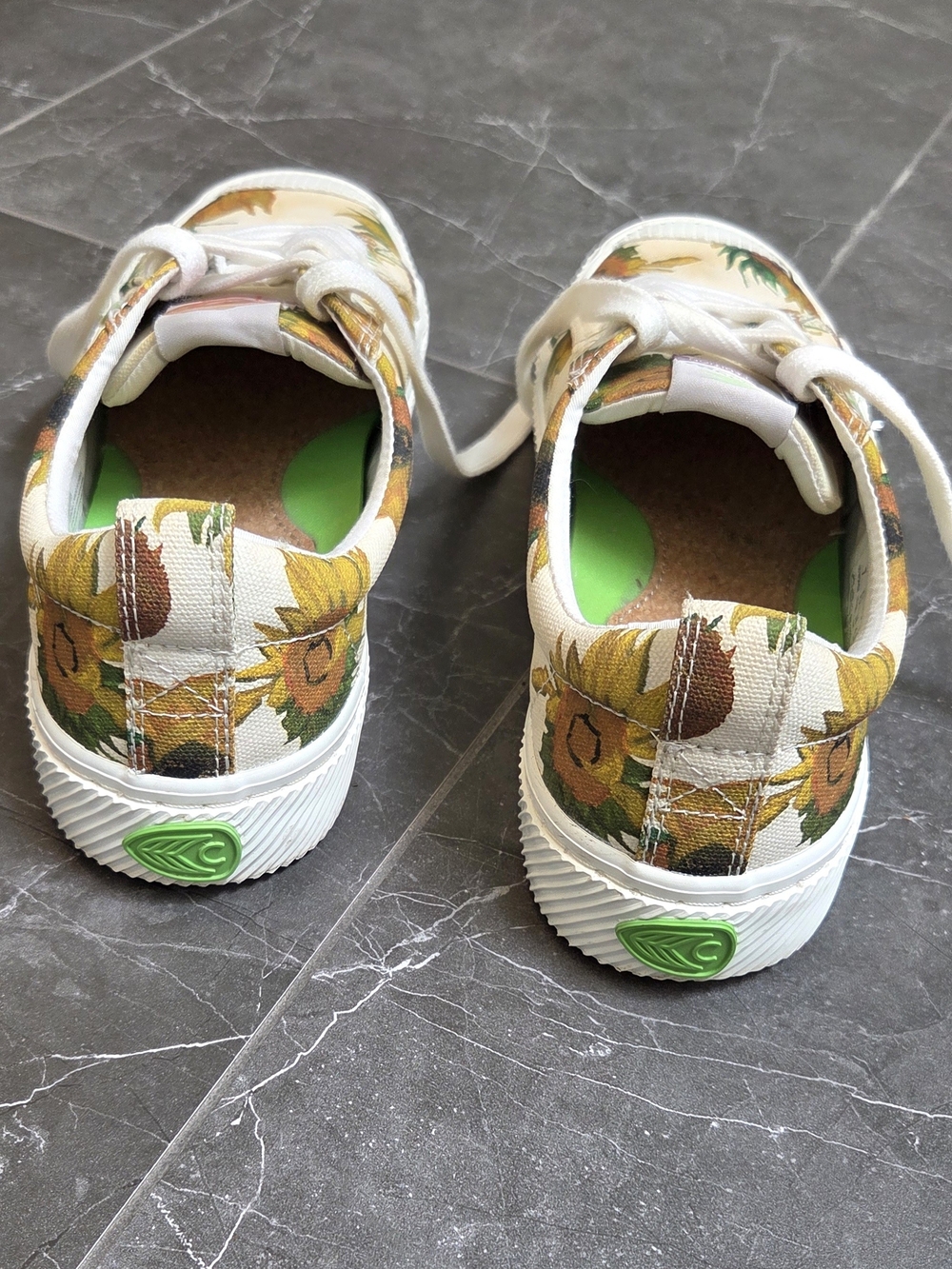 Cariuma x Van Gogh Museum Eca Canvas Low Sneakers in Sunflower Design - Picture 3 of 7